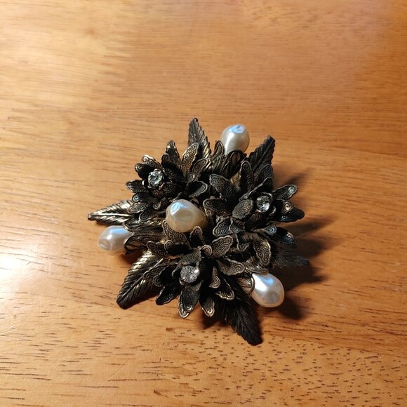 Vintage Miriam Haskell Faux Pearl Rhinestone Brooch - Picture 3 of 9